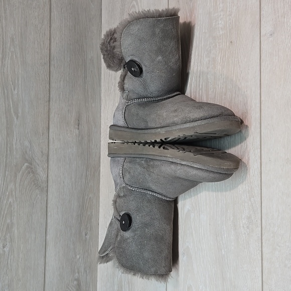 Ugg Australia Women 5803 Leather Sheepskin Bailey button II boots shoes sz 6 - Picture 13 of 15